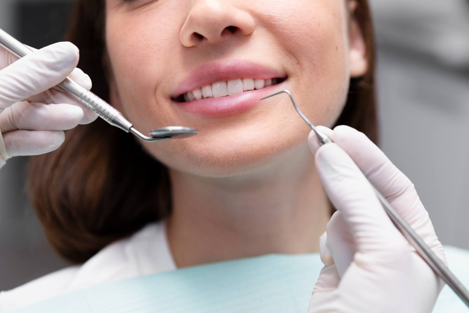 paciente realizandose tratamiento estetica dental en espai dental